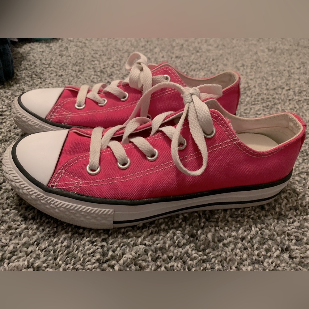 Cute pair of pink and white converse. Kids size 2, in excellent condition!